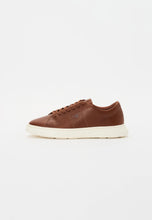 Load image into Gallery viewer, Gant Joree Leather Sneaker Cognac

