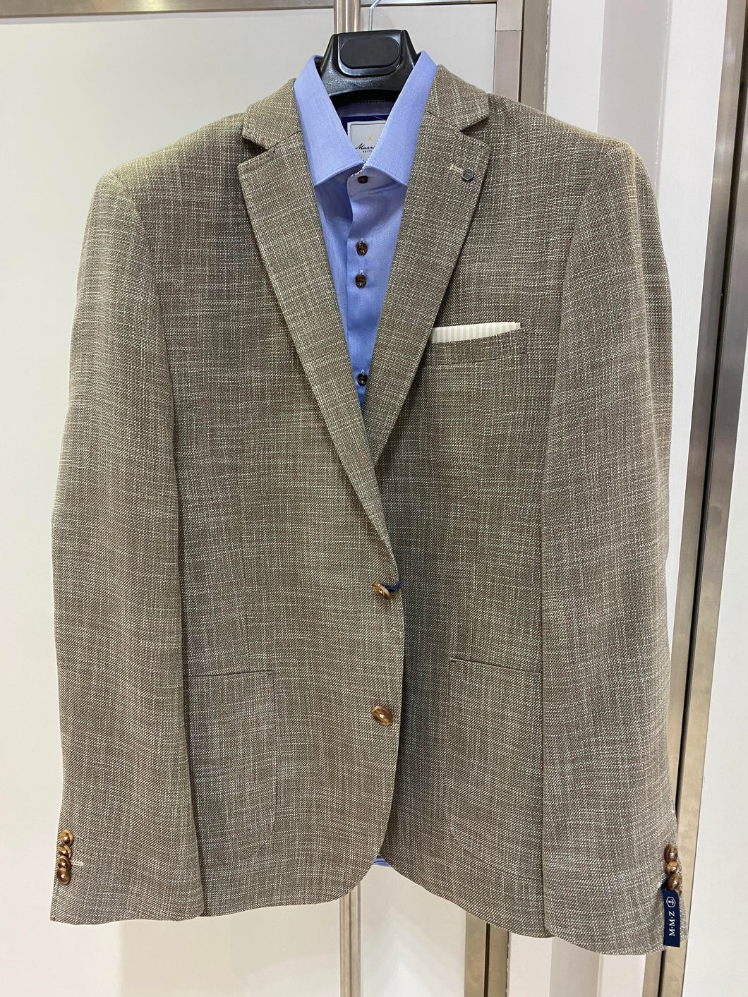 37J071/John             B2 18 Lt Brown