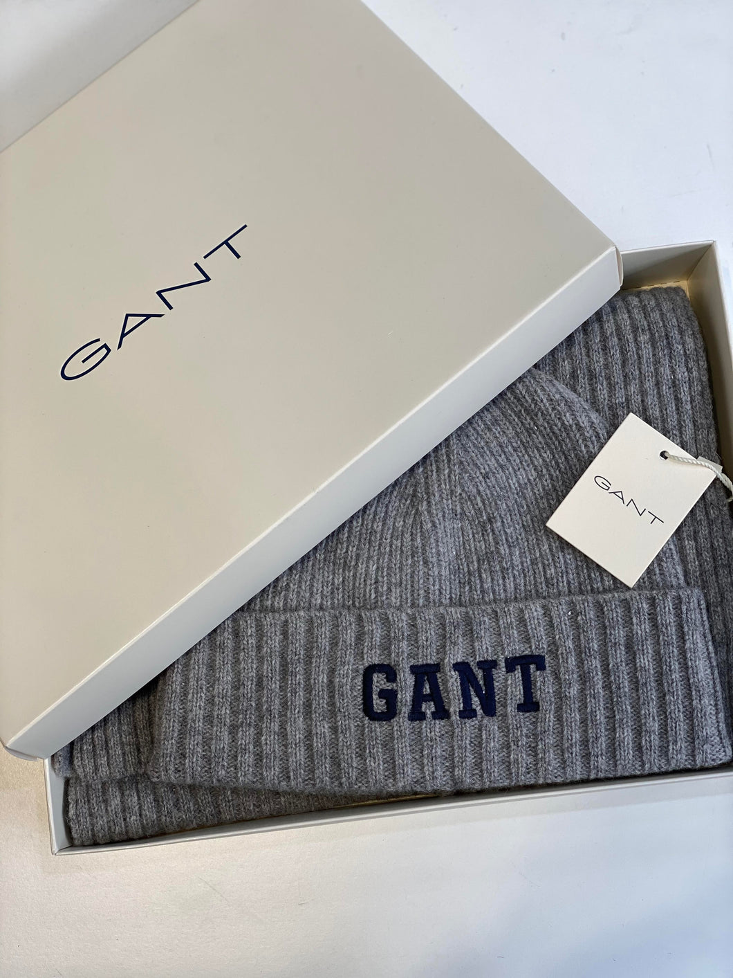 Gant Beanie and Scarf Gift Set Grey